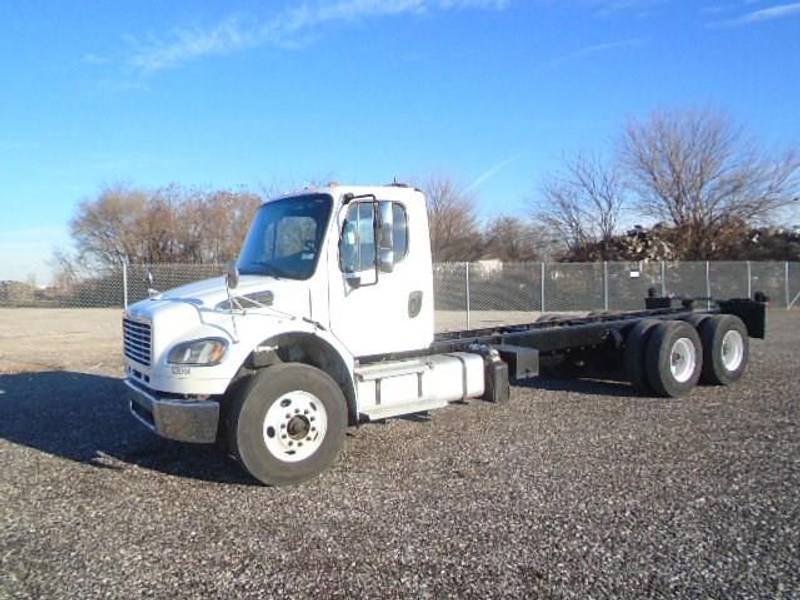 2016 freightliner m2-106